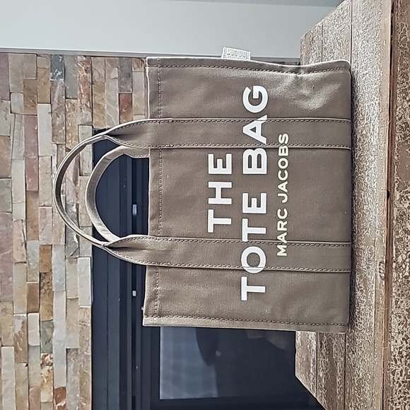 Marc Jacobs Handbags - 🔥1HRSALE🔥Marc Jacobs The Tote Bag